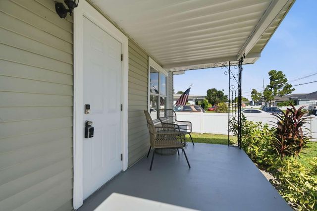 2704 W LEROY STREET, Tampa, FL 33607