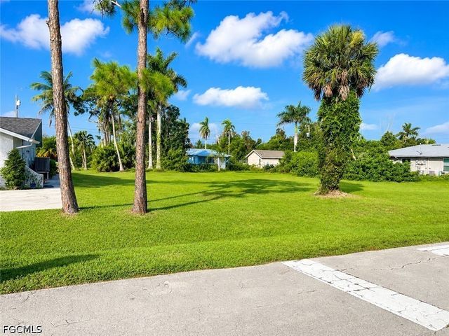 5419 Avenue E, Bokeelia, FL 33922