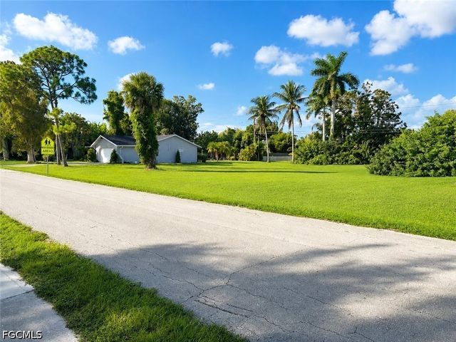 5419 Avenue E, Bokeelia, FL 33922