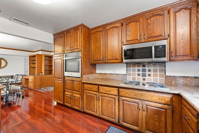 5830 Woodleigh Dr, Carmichael, CA 95608