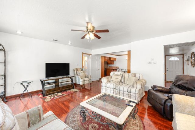 5830 Woodleigh Dr, Carmichael, CA 95608