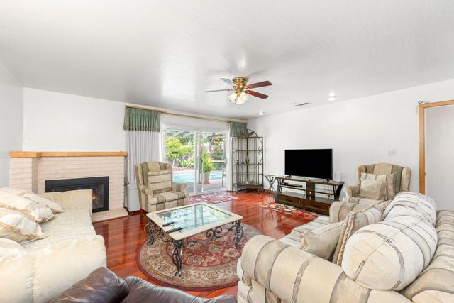 5830 Woodleigh Dr, Carmichael, CA 95608