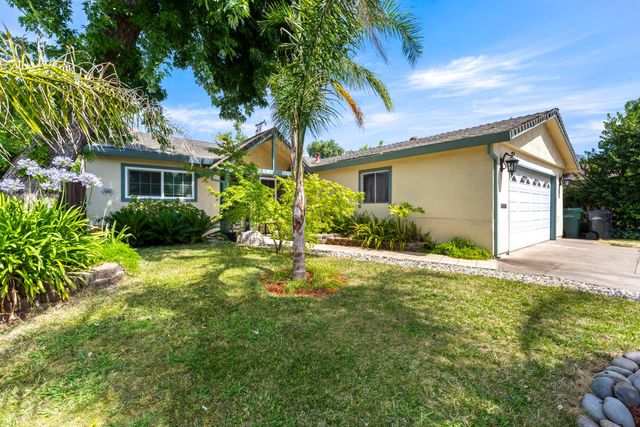5830 Woodleigh Dr, Carmichael, CA 95608