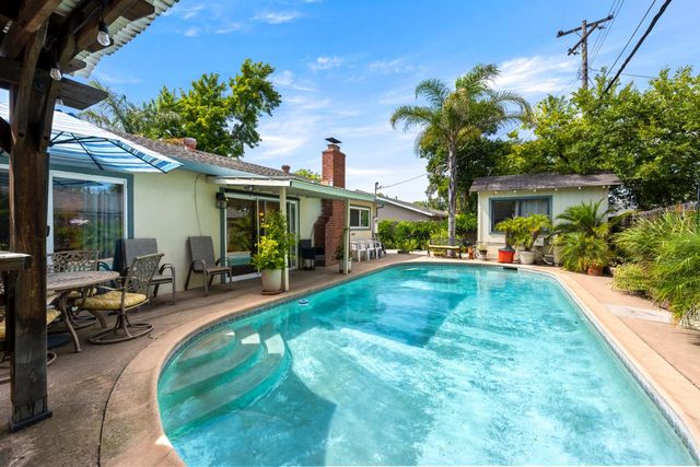 5830 Woodleigh Dr, Carmichael, CA 95608