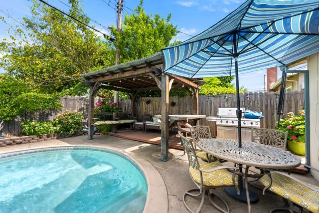 5830 Woodleigh Dr, Carmichael, CA 95608