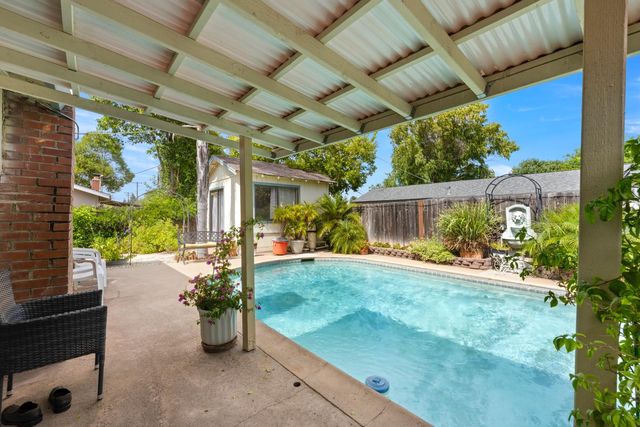 5830 Woodleigh Dr, Carmichael, CA 95608