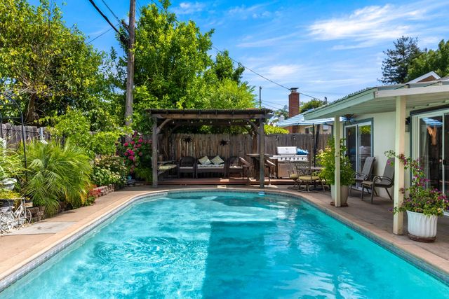 5830 Woodleigh Dr, Carmichael, CA 95608