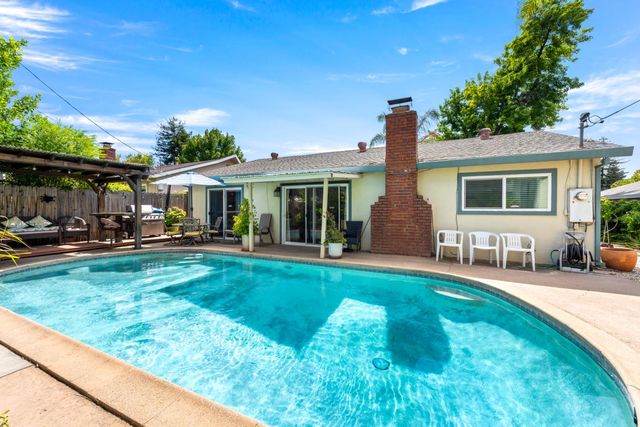 5830 Woodleigh Dr, Carmichael, CA 95608