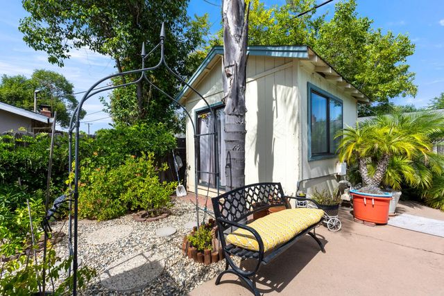 5830 Woodleigh Dr, Carmichael, CA 95608