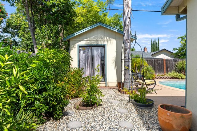 5830 Woodleigh Dr, Carmichael, CA 95608