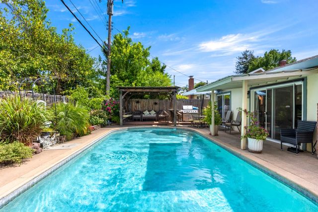 5830 Woodleigh Dr, Carmichael, CA 95608