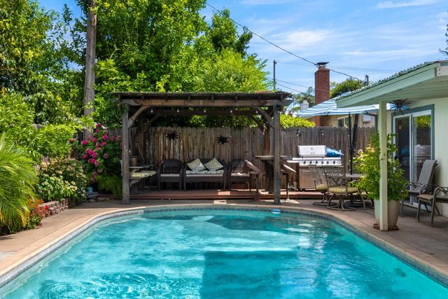 5830 Woodleigh Dr, Carmichael, CA 95608