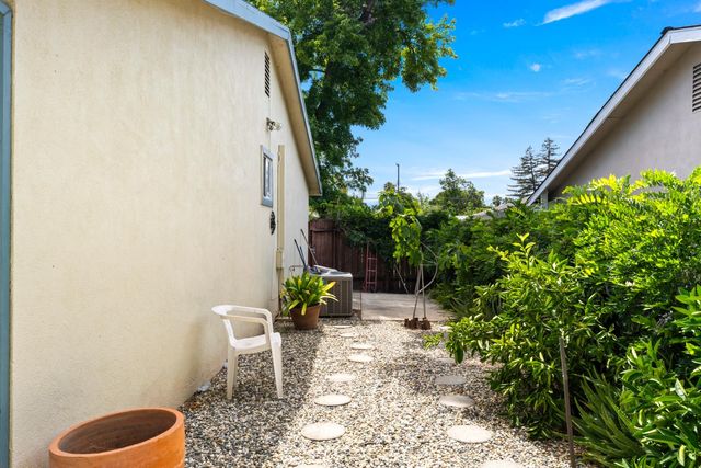 5830 Woodleigh Dr, Carmichael, CA 95608