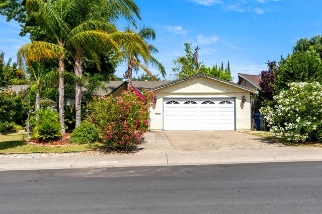 5830 Woodleigh Dr, Carmichael, CA 95608