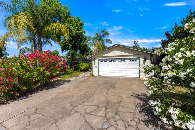 5830 Woodleigh Dr, Carmichael, CA 95608
