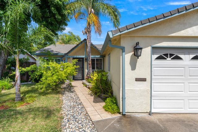 5830 Woodleigh Dr, Carmichael, CA 95608