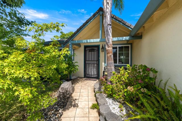 5830 Woodleigh Dr, Carmichael, CA 95608