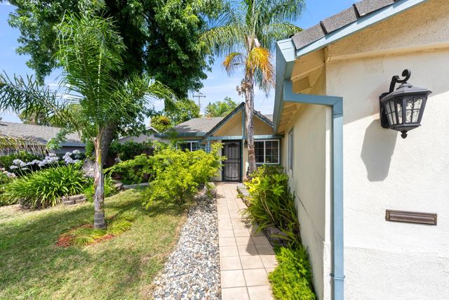 5830 Woodleigh Dr, Carmichael, CA 95608