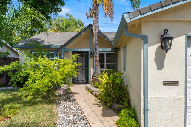 5830 Woodleigh Dr, Carmichael, CA 95608