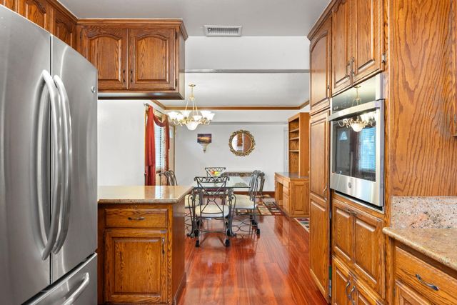 5830 Woodleigh Dr, Carmichael, CA 95608