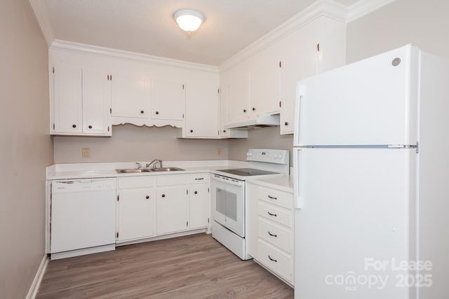 8711 Farmwood Court, Charlotte, NC 28214