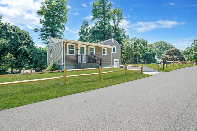 25 Cherry Lane, Wading River, NY 11792