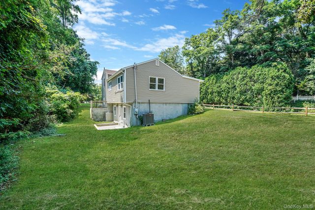 25 Cherry Lane, Wading River, NY 11792