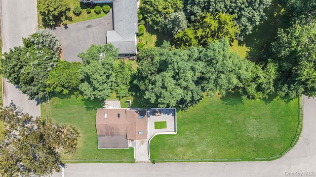 25 Cherry Lane, Wading River, NY 11792