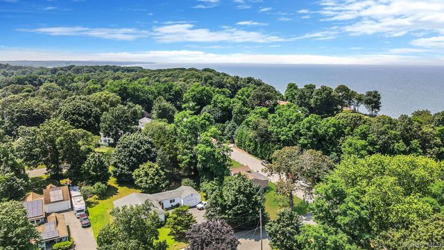 25 Cherry Lane, Wading River, NY 11792