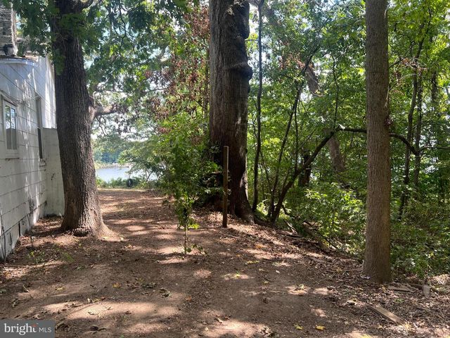 1 PUNTE LANE, Essex, MD 21221