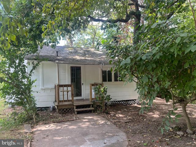 1 PUNTE LANE, Essex, MD 21221