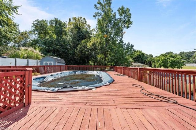 168 Forest Park Drive, Thomasville, NC 27360
