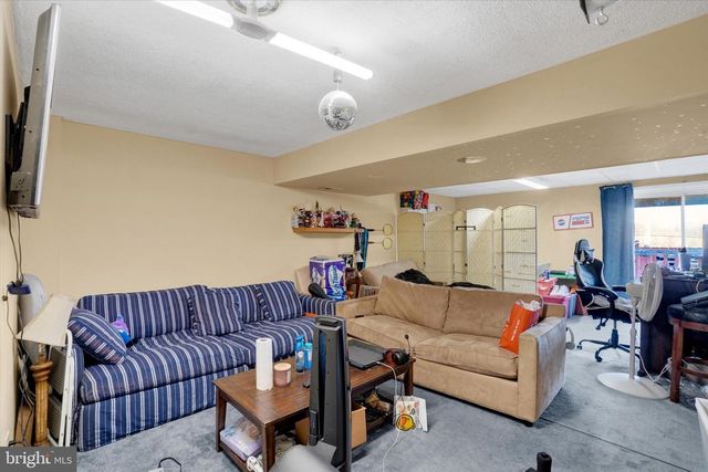 2455 WOODMONT DR, York, PA 17404