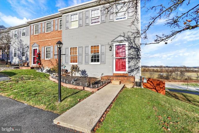 2455 WOODMONT DR, York, PA 17404