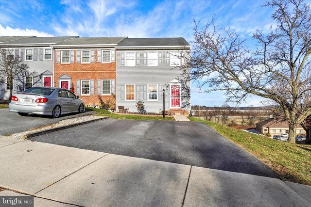 2455 WOODMONT DR, York, PA 17404