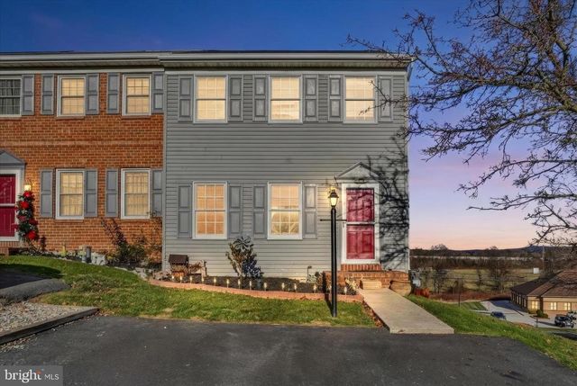 2455 WOODMONT DR, York, PA 17404