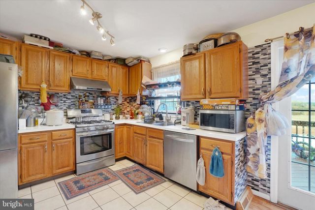 2455 WOODMONT DR, York, PA 17404