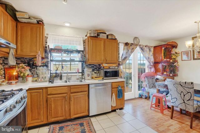 2455 WOODMONT DR, York, PA 17404