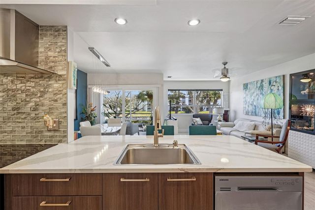 3850 13TH AVENUE N 203, St Petersburg, FL 33713