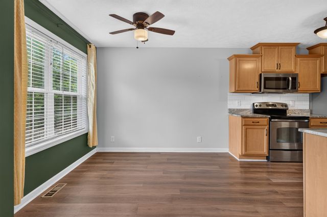 1913 Patton Rd, Clarksville, TN 37042