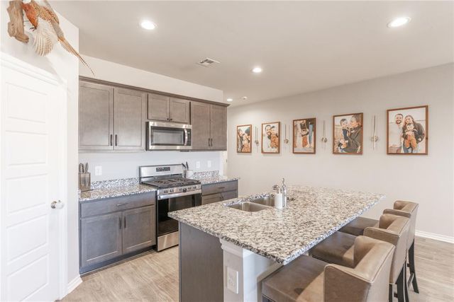 11613 SW 40th Street, Mustang, OK 73064