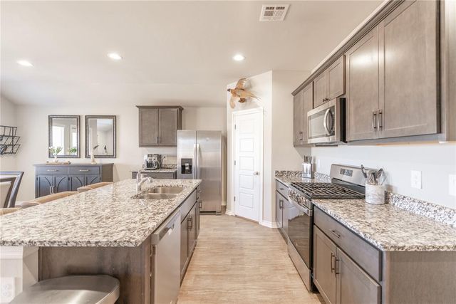 11613 SW 40th Street, Mustang, OK 73064