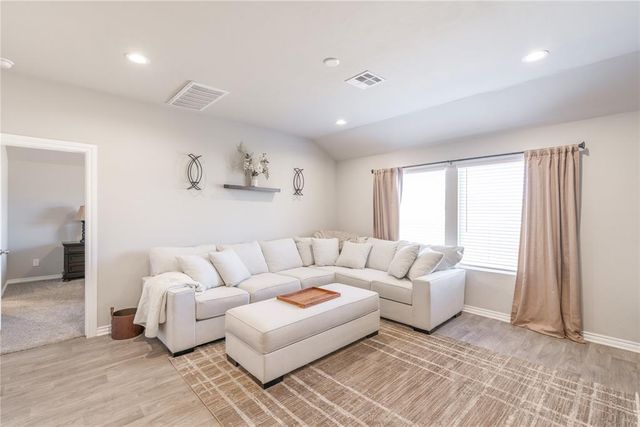 11613 SW 40th Street, Mustang, OK 73064