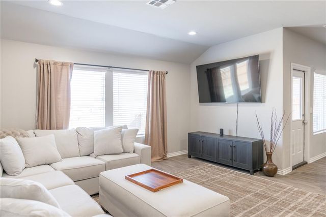 11613 SW 40th Street, Mustang, OK 73064