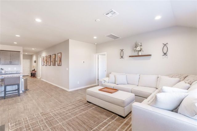 11613 SW 40th Street, Mustang, OK 73064