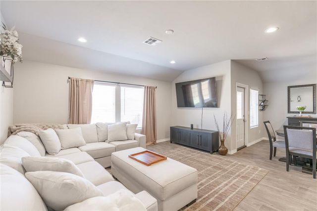 11613 SW 40th Street, Mustang, OK 73064