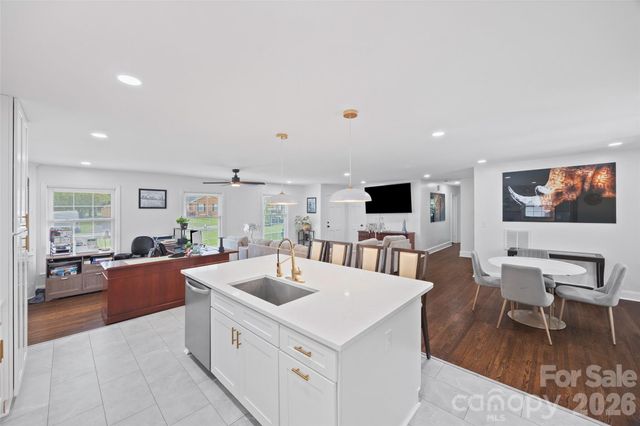 5731 Brookhaven Road, Charlotte, NC 28210