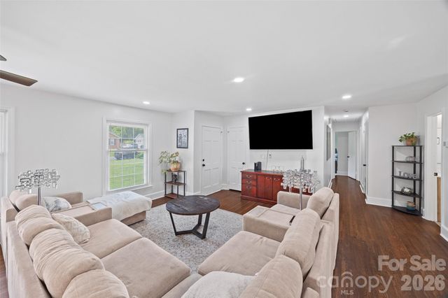 5731 Brookhaven Road, Charlotte, NC 28210