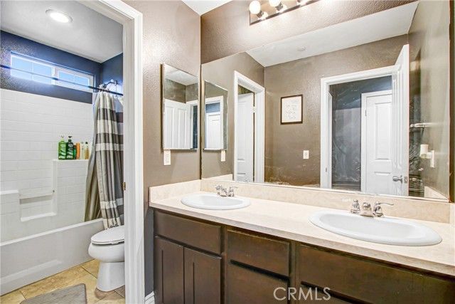 17582 Comfrey, San Bernardino, CA 92407