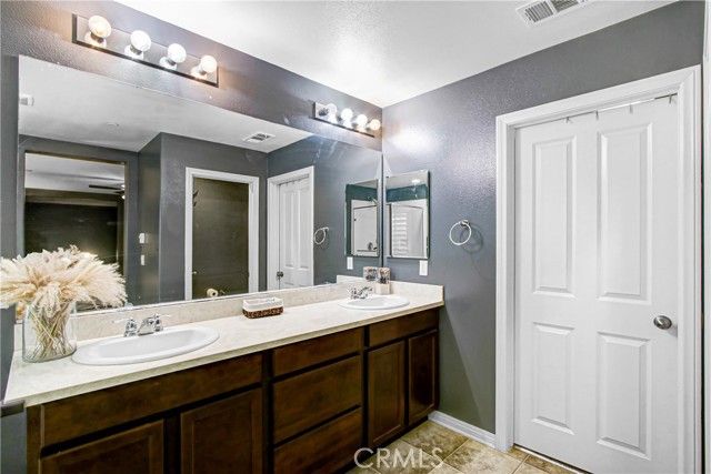 17582 Comfrey, San Bernardino, CA 92407